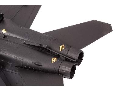 F/ A-18F 1/48 - HOBBY BOSS - image 11