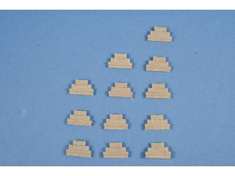 Dock Equipment (Dock Ausstattung) - image 1