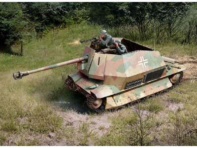 Marder I on FCM 36 base - image 3