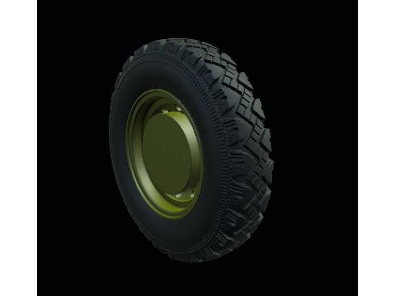 Land Rover Defender Road Wheels (Goodyear) - image 1