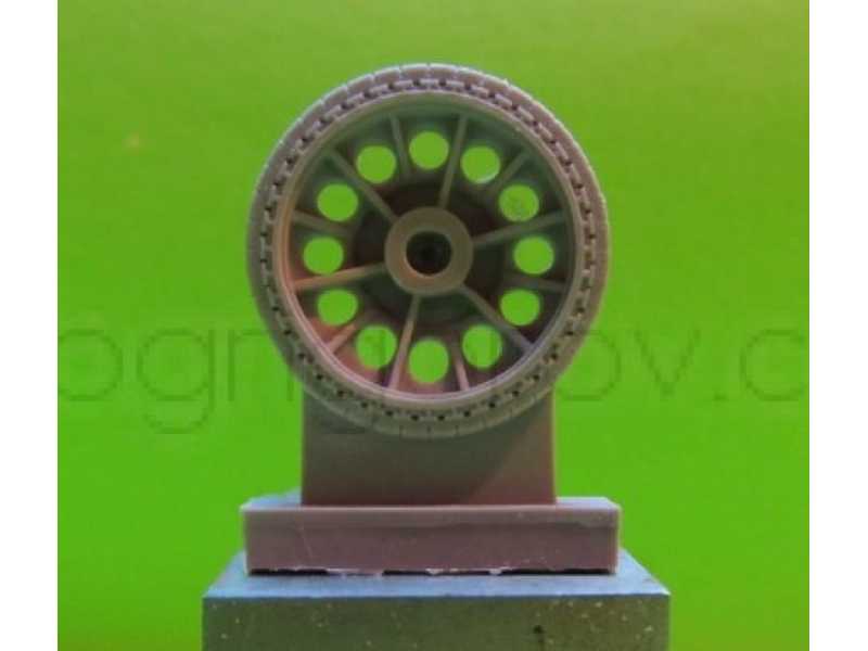 Wheels For T-34,cast, Early, Bandage With Pattern And 40 Apertures (Half Spider) - image 1