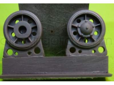 Idler Wheel For T-34 Mod.1940, With Rubber Bandage (8 Per Set) - image 1