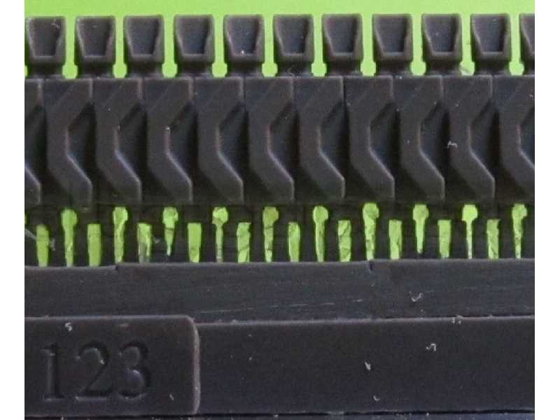 Tracks For M4 Family, T48 With Extended End Connectors Type 3 - image 1