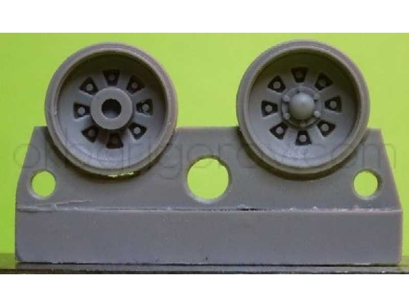 Wheels For T-72, Early - image 1