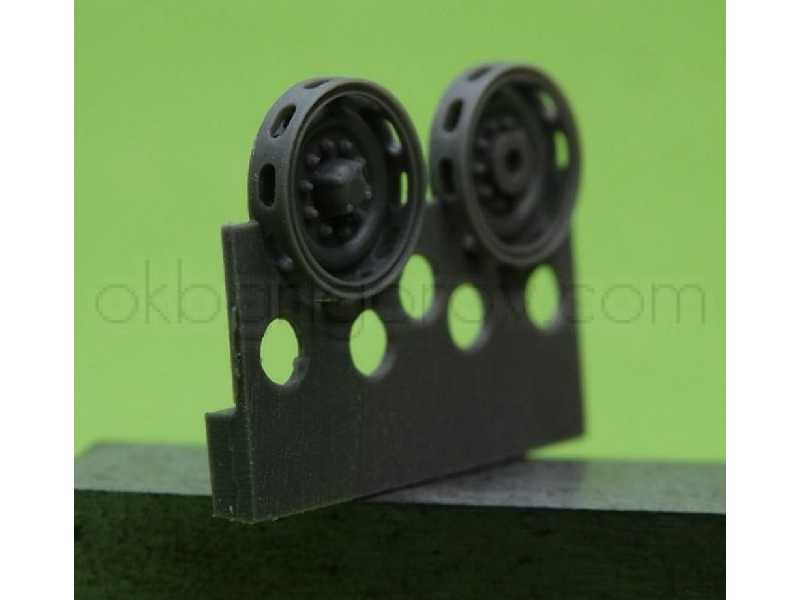 Idler Wheel For M24 Chaffee (8 Per Set) - image 1