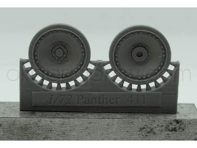 Wheels For Pz.V Panther, With 8 Groups Of 3 Bolts - image 1