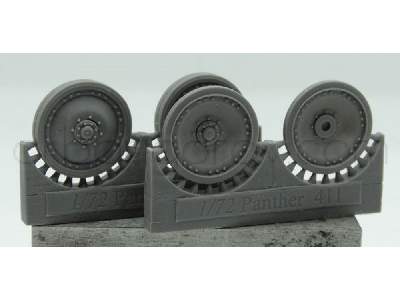 Wheels For Pz.V Panther, With 8 Groups Of 3 Bolts - image 2