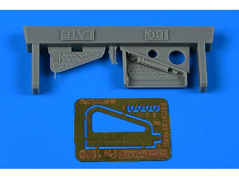 Fw 190D inspection panel - late - image 1
