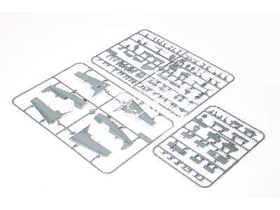 Z-526AFS Akrobat 1/48 - image 4