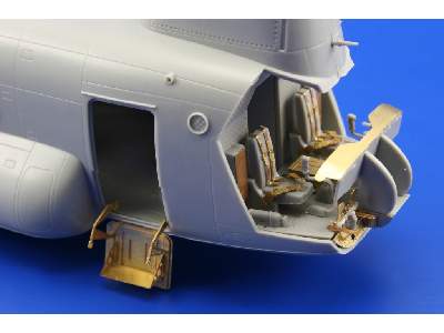 CH-47A Chinook interior S. A. 1/72 - Trumpeter - image 5