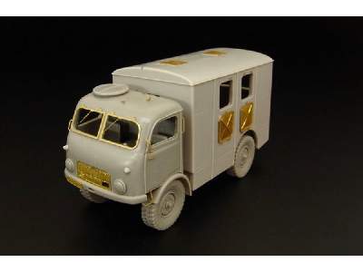 Tatra-805 Ambulance - image 1