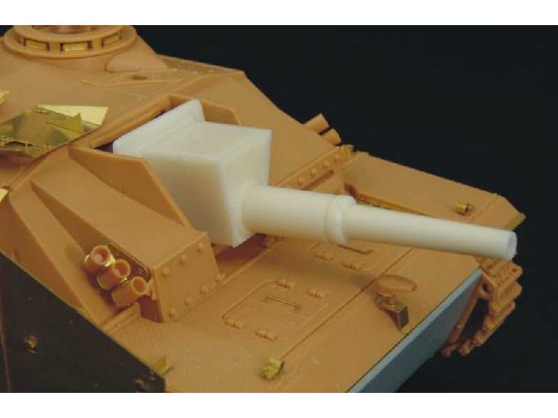 Stuh Iii Ausf G 105mm Conv Set - image 1