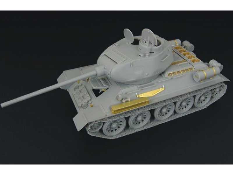 T-34-85 1944 Flattened Turret - image 1