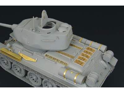 T-34-85 1944 Flattened Turret - image 3