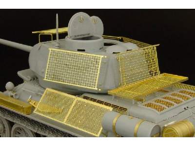 T-34-85 Improvized Schurzen - image 2