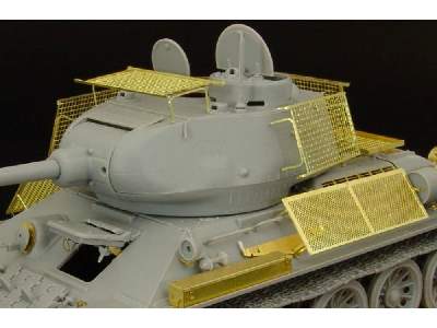 T-34-85 Improvized Schurzen - image 3
