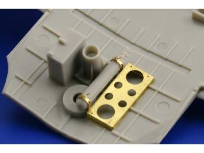 A6M2 Zero type 21 interior 1/32 - Tamiya - image 12