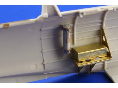 A6M2 Zero type 21 interior 1/32 - Tamiya - image 13