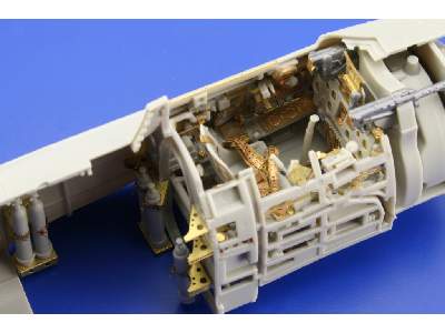 A6M2 Zero type 21 interior 1/32 - Tamiya - image 15