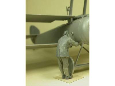 Rfc Air Mechanic Checking Aeroplane Wwi Figures - image 1