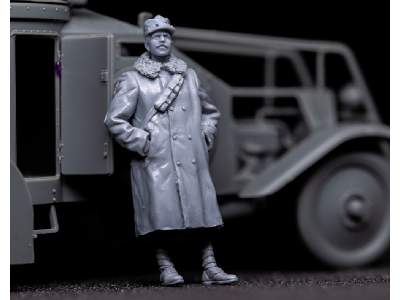 Italian Armoured Car Officer In Fur Greatcoat - image 3