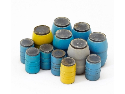 Modern Plastic Barrels (200&50l) - image 4