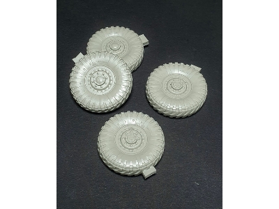 Staghound Ac Road Wheels Dunlop - image 1