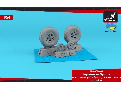 Supermarine Spitfire Wheels W/ Weighted Tyres Of Diamond Pattern & 5-spoke Hubs - image 1