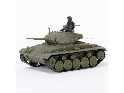 U.S. Light Tank M24 Chaffee - image 3
