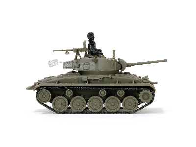 U.S. Light Tank M24 Chaffee - image 5