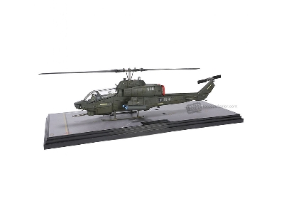 Bell Ah-1w Whiskey Cobra Attack Helicopter - image 1