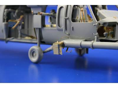 MH-60G exterior 1/35 - Academy Minicraft - image 17