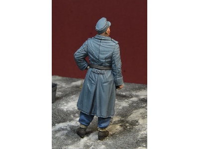 Luftwaffe Mechanic In Greatcoat - image 4