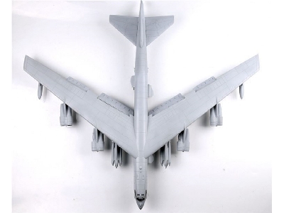 B-52h U.S. Stratofortress Strategic Bomber - image 11