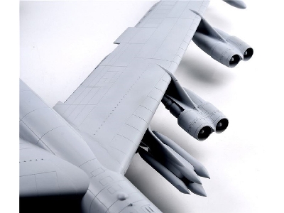 B-52h U.S. Stratofortress Strategic Bomber - image 19