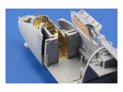 Mi-24V Hind E interior S. A. 1/72 - Zvezda - image 10