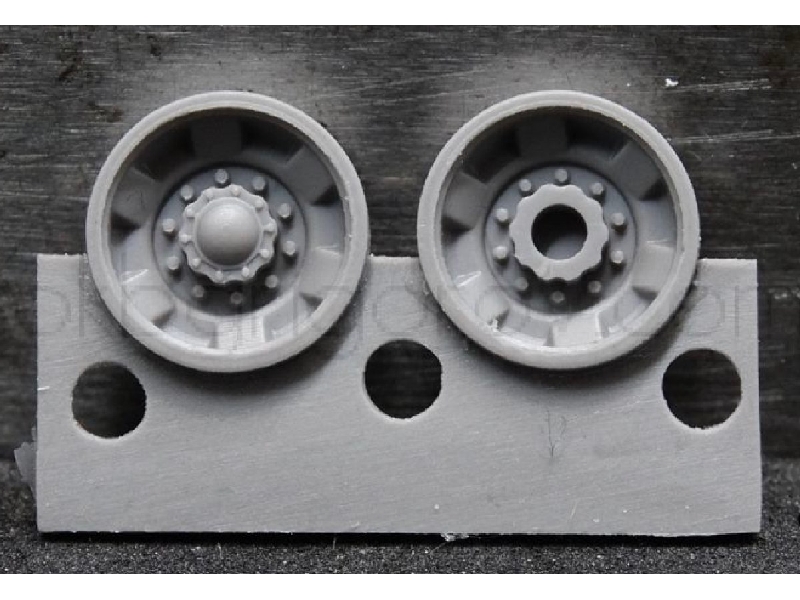 Wheels For Armata Universal Combat Platform, Late - image 1