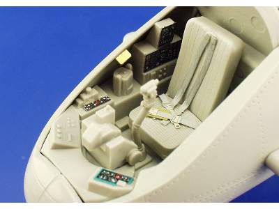 Mi-24V Hind interior 1/35 - Trumpeter - image 10