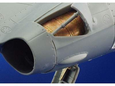 MiG-15UTI 1/48 - Trumpeter - image 4