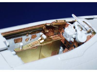 MiG-19S interior 1/32 - Trumpeter - image 6