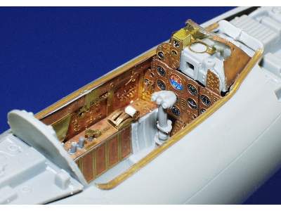 MiG-21F interior 1/32 - Trumpeter - image 7