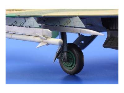 MiG-21MF 1/48 - image 39