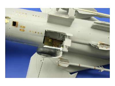 MiG-23MF weapons 1/32 - Trumpeter - image 4