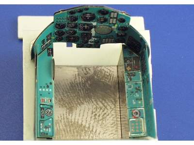 MiG-25 Foxbat A interior 1/48 - Revell - image 9