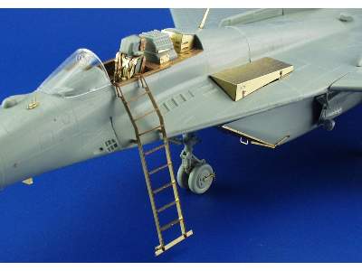 MiG-29 stair and walkways 1/48 - Academy Minicraft - image 2