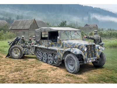 Sd. Kfz. 10 Demag D7 with 7,5 cm leIG 18 and crew - image 1