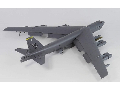 B-52h Stratofortress Strategic Bomber - image 7