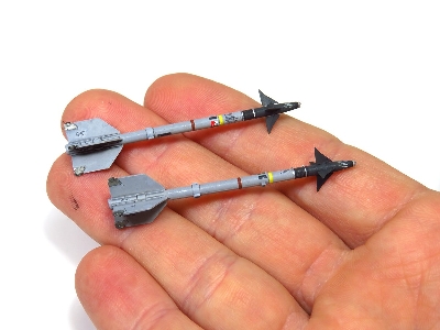 F-16 armament w/  laser guided bombs 1/48 - KINETIC MODEL - image 16