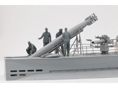 German Submarines & Commanders Loading 5 Pcs Resin Figures - image 6