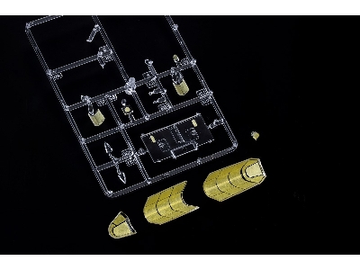 Hurricane Mk. IIb w/  rounded exhausts LööKplus 1/32 - REVELL - image 3